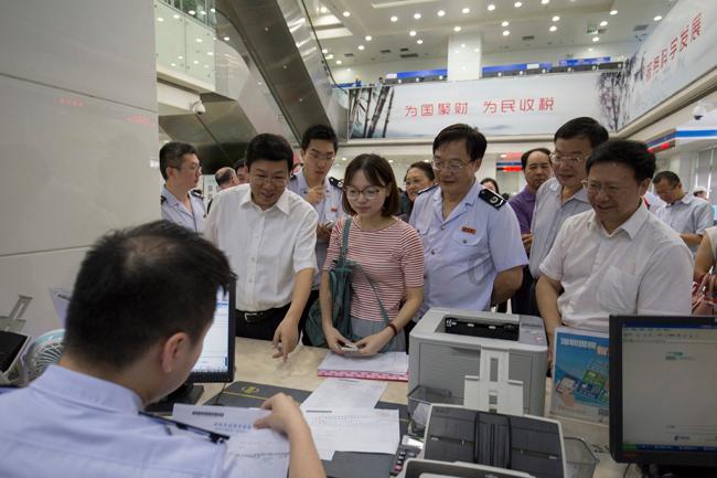 跟队：巴尔韦德臀部不适缺席训练，预计明天就能正常训练