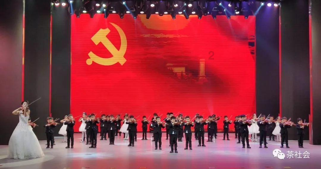 解疑答惑,尽在本人比较相信相学,那么我的手相如何,请各位家人们给予较全面位细致的分析分析,表示非常感谢!蜗牛问答平台