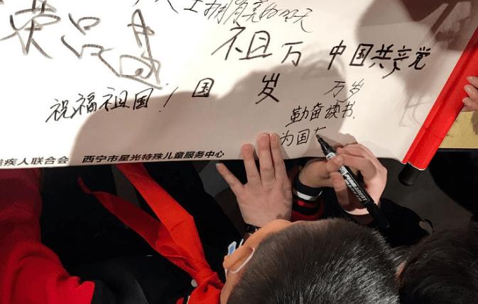 副旅长去酒馆吃饭，搬起石狮挡门，引得司令员讲：我请客，挪石狮