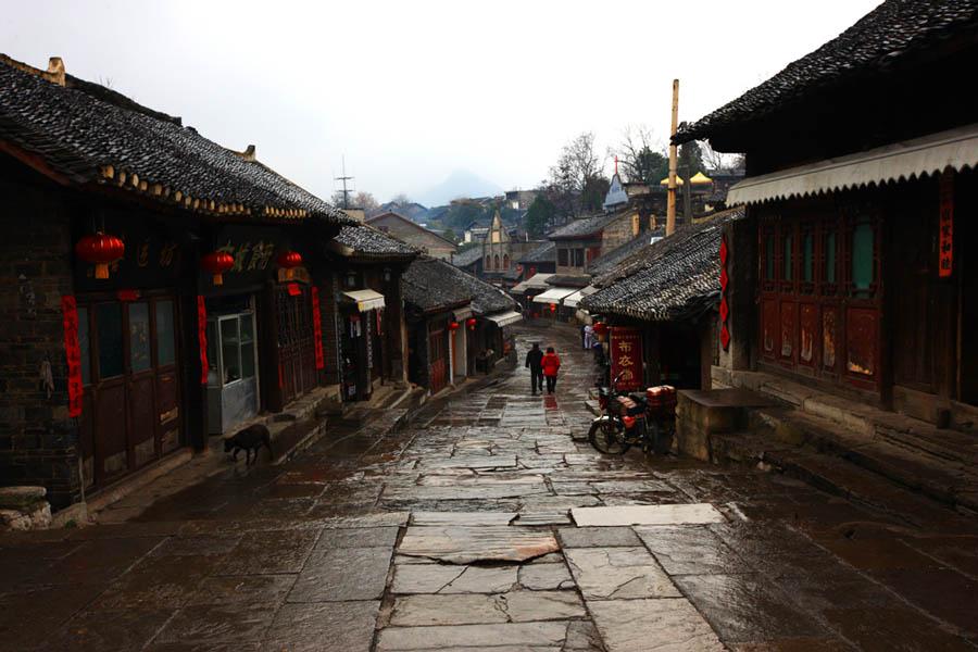 琳娜整理房间