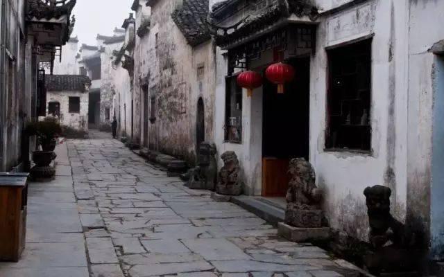 随着新年的钟声响起,一部佳作崭露头角,令人眼前一亮!
